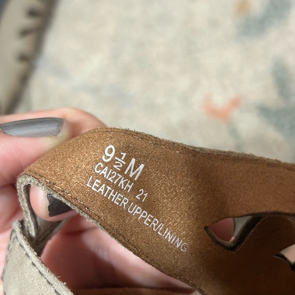 Cobb Hill by New Balance Women's Tan Lace-Up Sandals - Picture 4 of 9